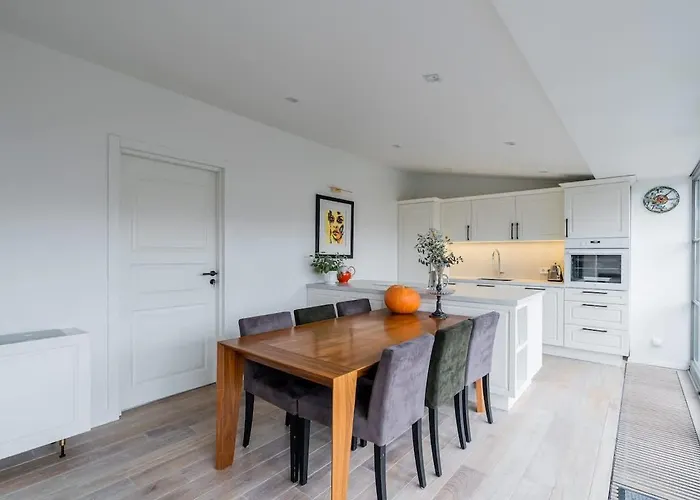 Butas Domillion Amazing 3bdr Penthouse With Terrace Mz28 *